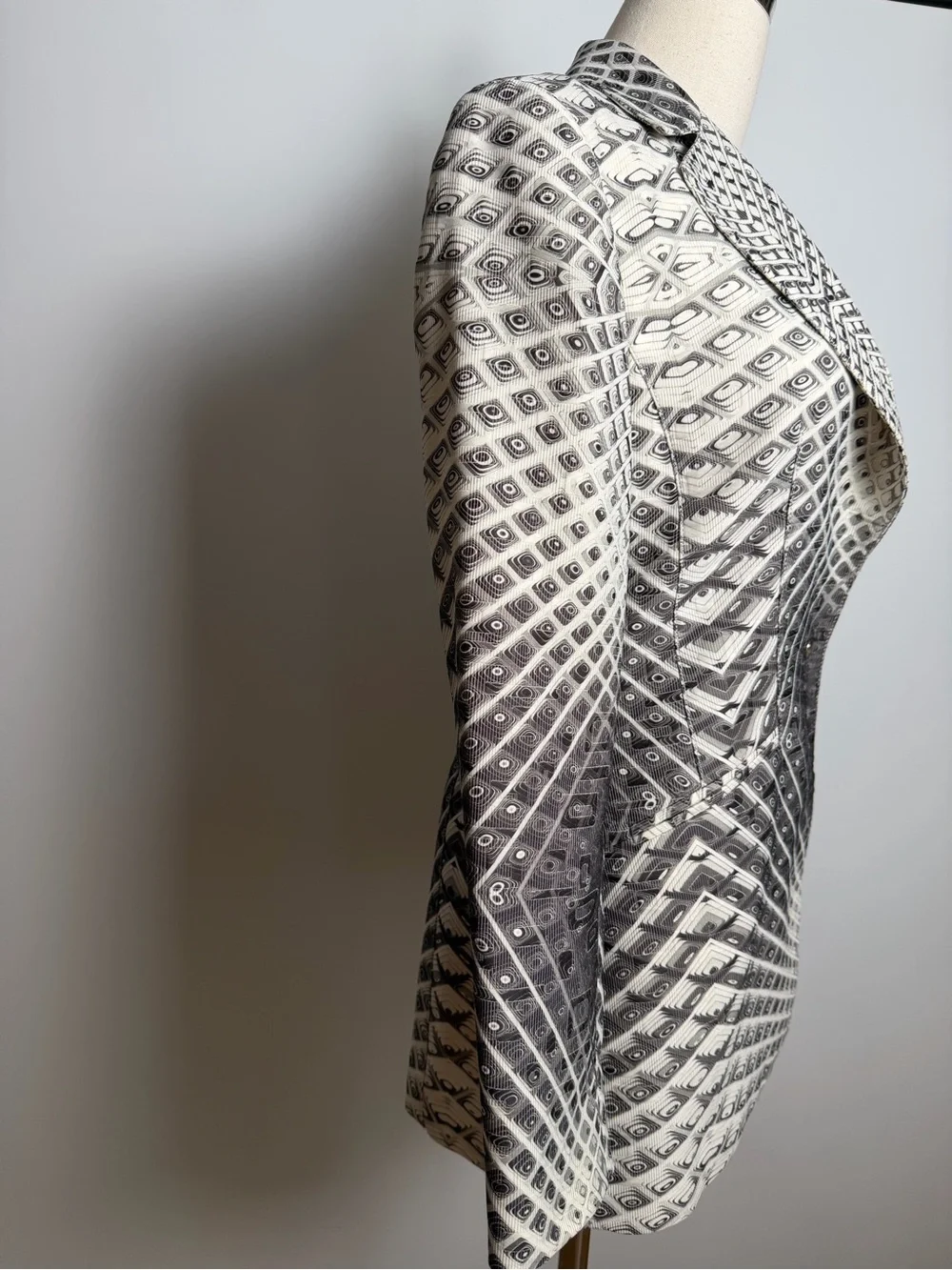 Alberto Makali Black & White geometric Patterned Long Blazer - Picture 2 of 6